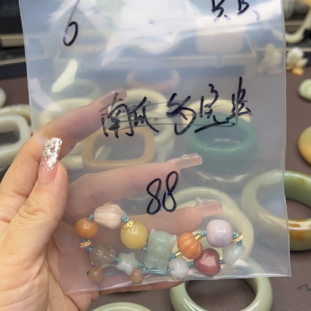 石英质玉手镯未镶嵌只*