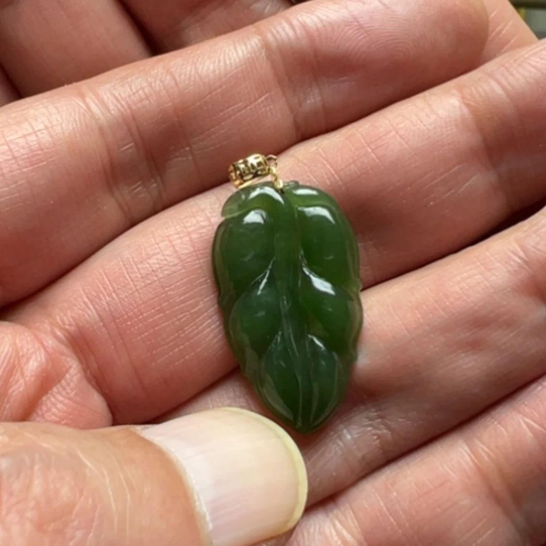 【闪购商品】颈饰18K金镶嵌和田玉（碧玉）