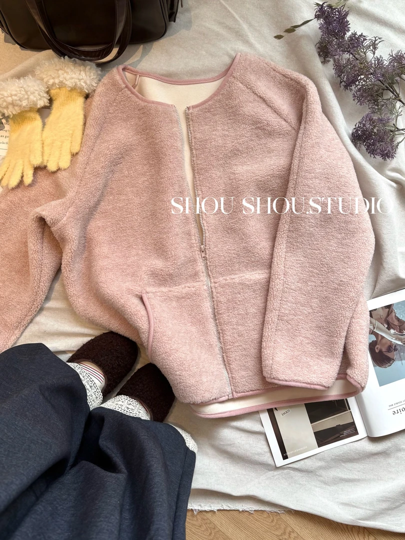 【瘦瘦】奶油草莓-大码圆领摇粒绒插肩袖加厚带口袋外套S02044