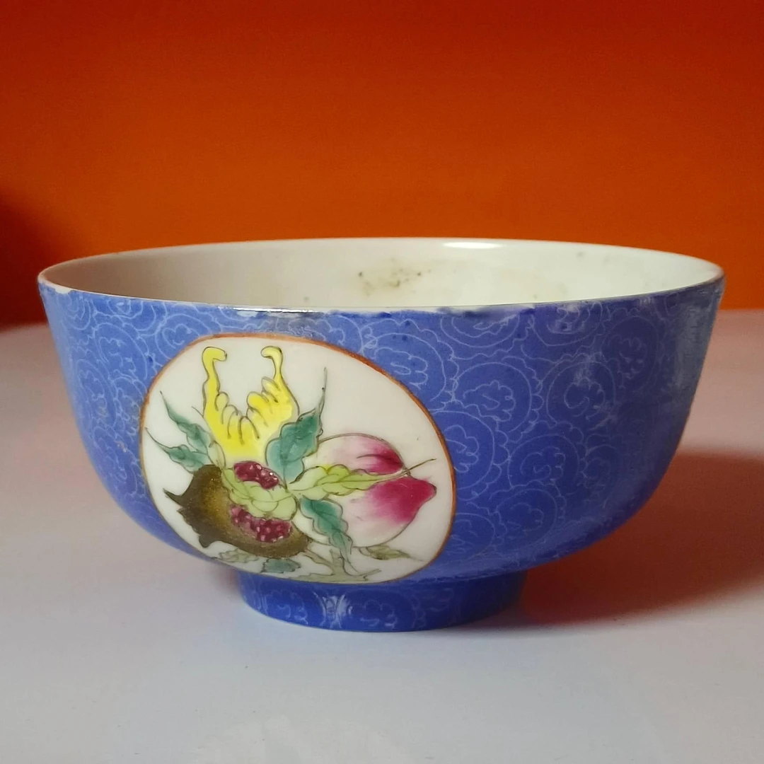 清晚期 蓝地开窗三多纹碗