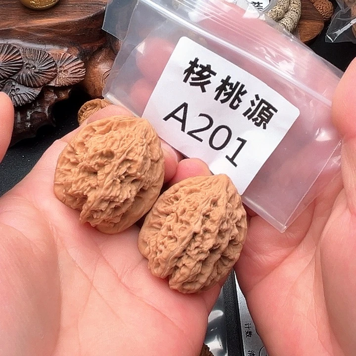 桃核把件核桃龙脊35