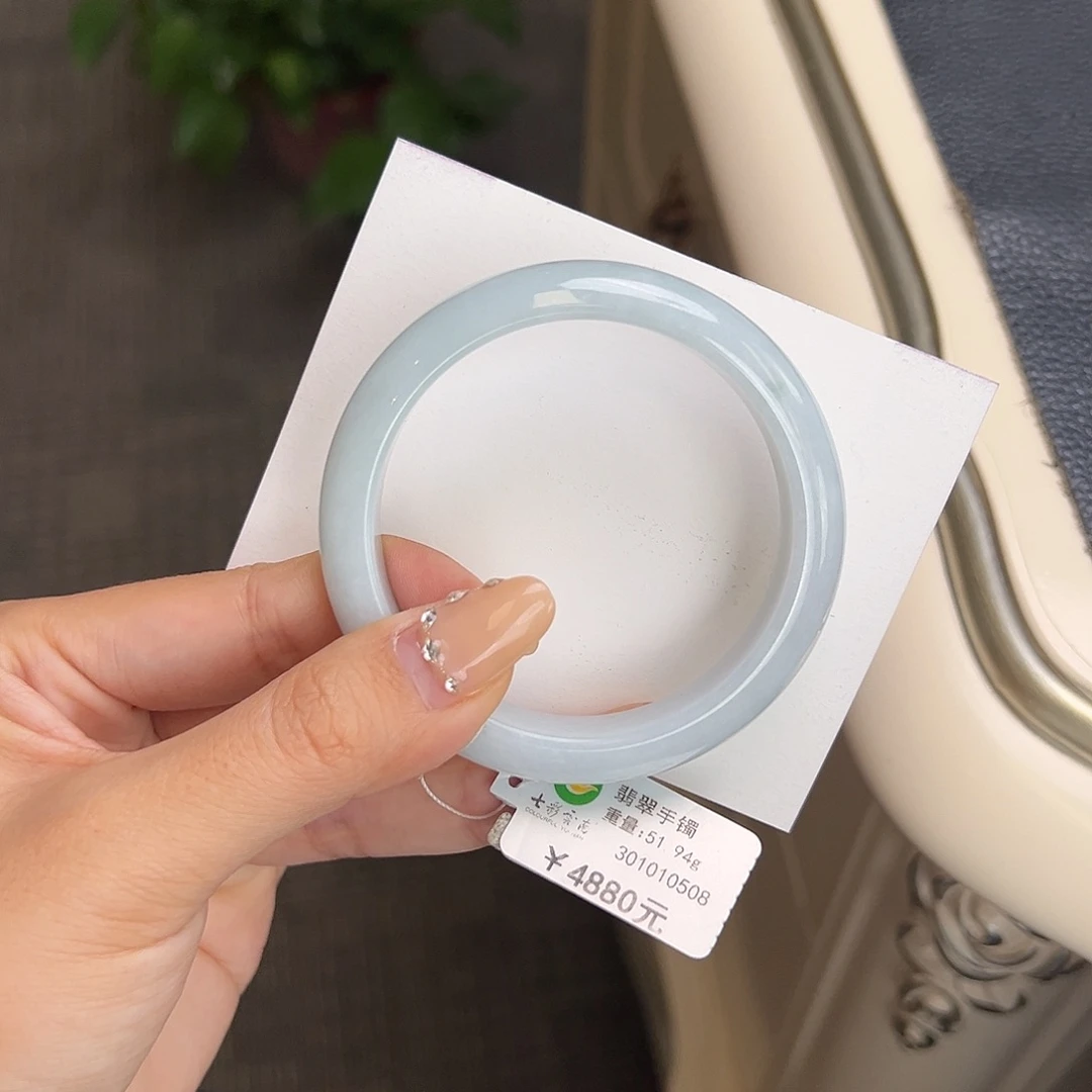 翡翠未镶嵌手镯53.5淡蓝