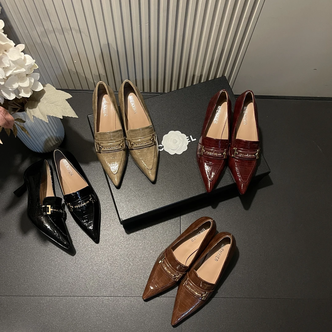 2025年春夏新款字母法式尖头气质百搭一脚蹬爆款高跟全包女凉鞋