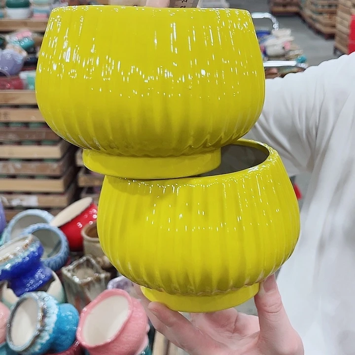 瑕疵品，介意慎拍陶瓷花盆