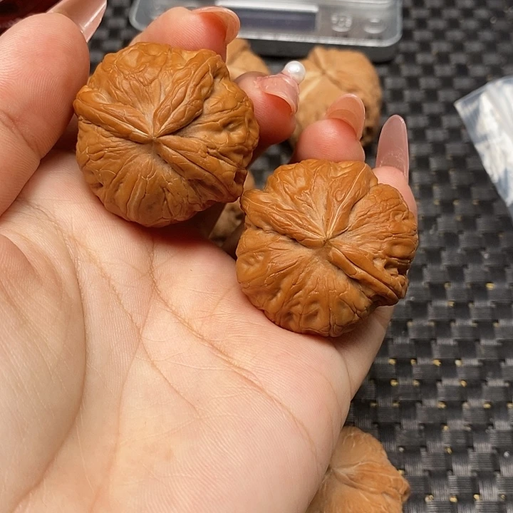 ****王吊坠文玩核桃异形元宝