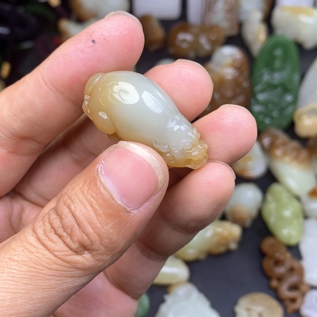 和田玉未镶嵌颈饰贰*1