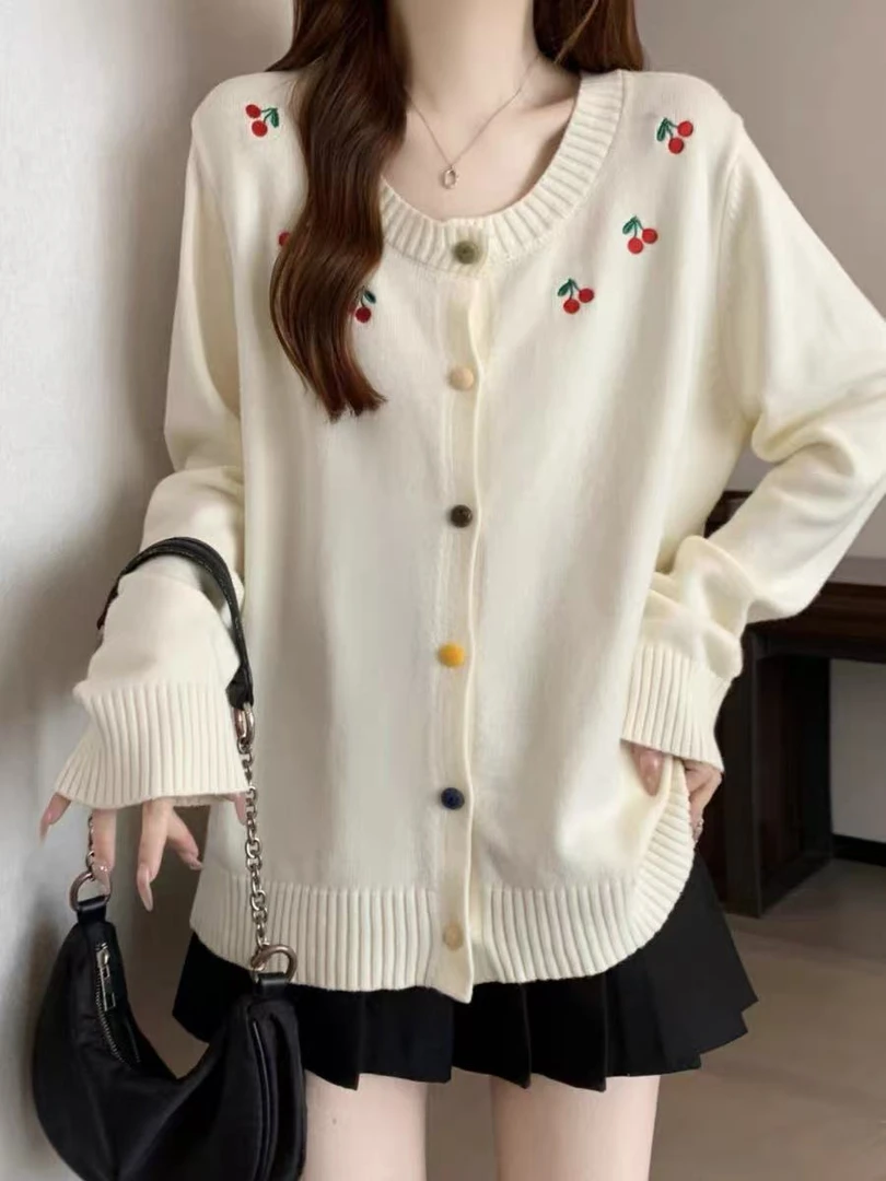7008#樱桃刺绣薄款针织开衫外套女2025春新款大码胖中彩色扣上衣