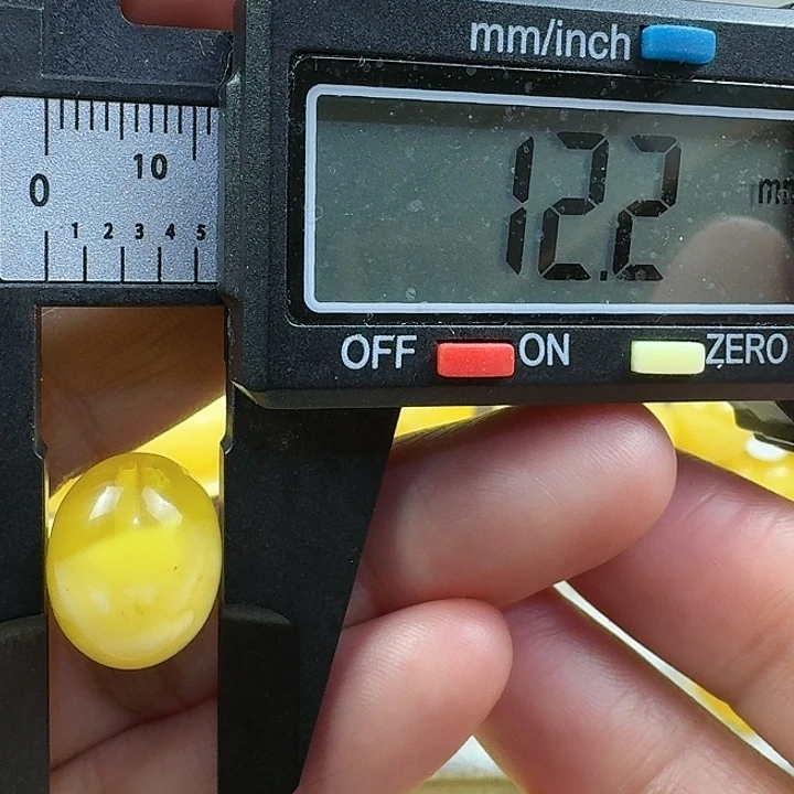 蜜蜡未镶嵌裸石23杂