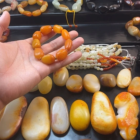 宋***少和田玉未镶嵌颈饰