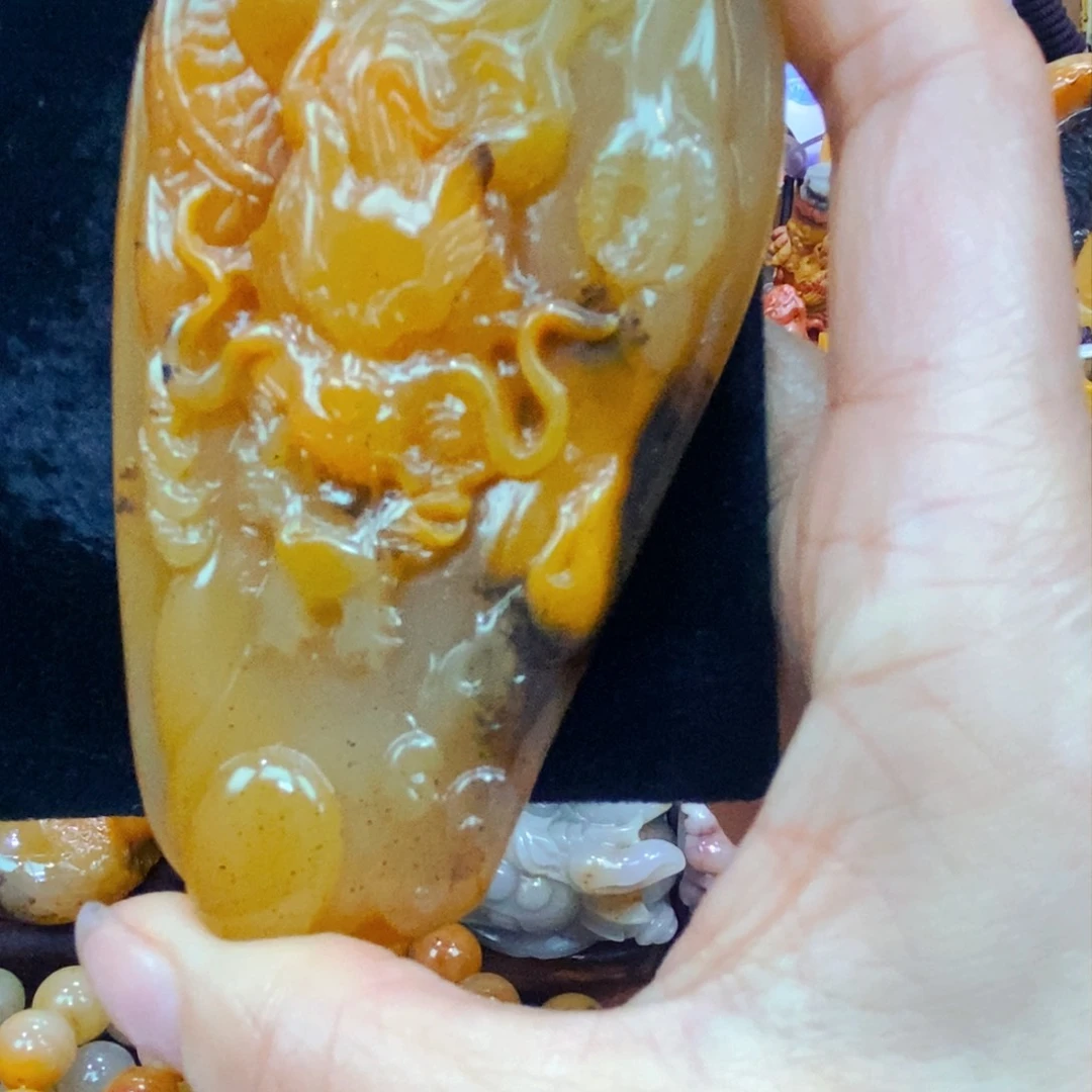 未镶嵌石英质玉（黄龙玉）颈饰