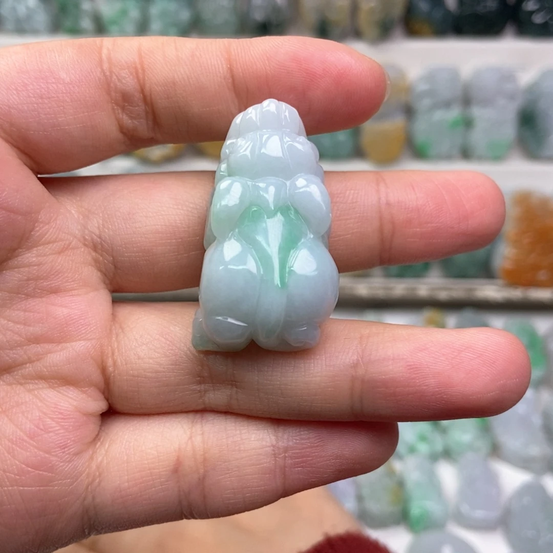 翡翠未镶嵌吊坠(赠链)