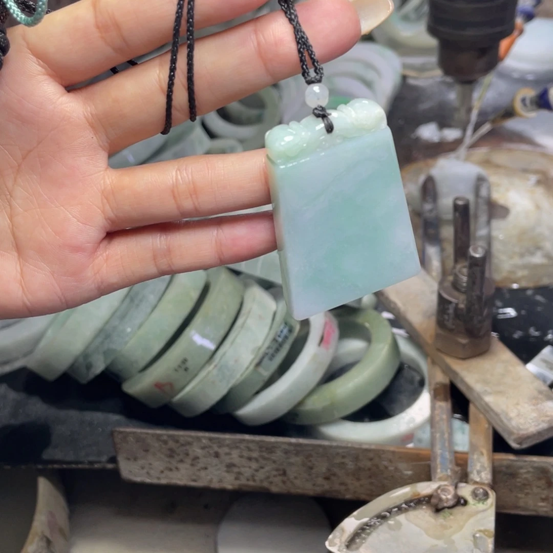 散珠翡翠紫*晶多样性