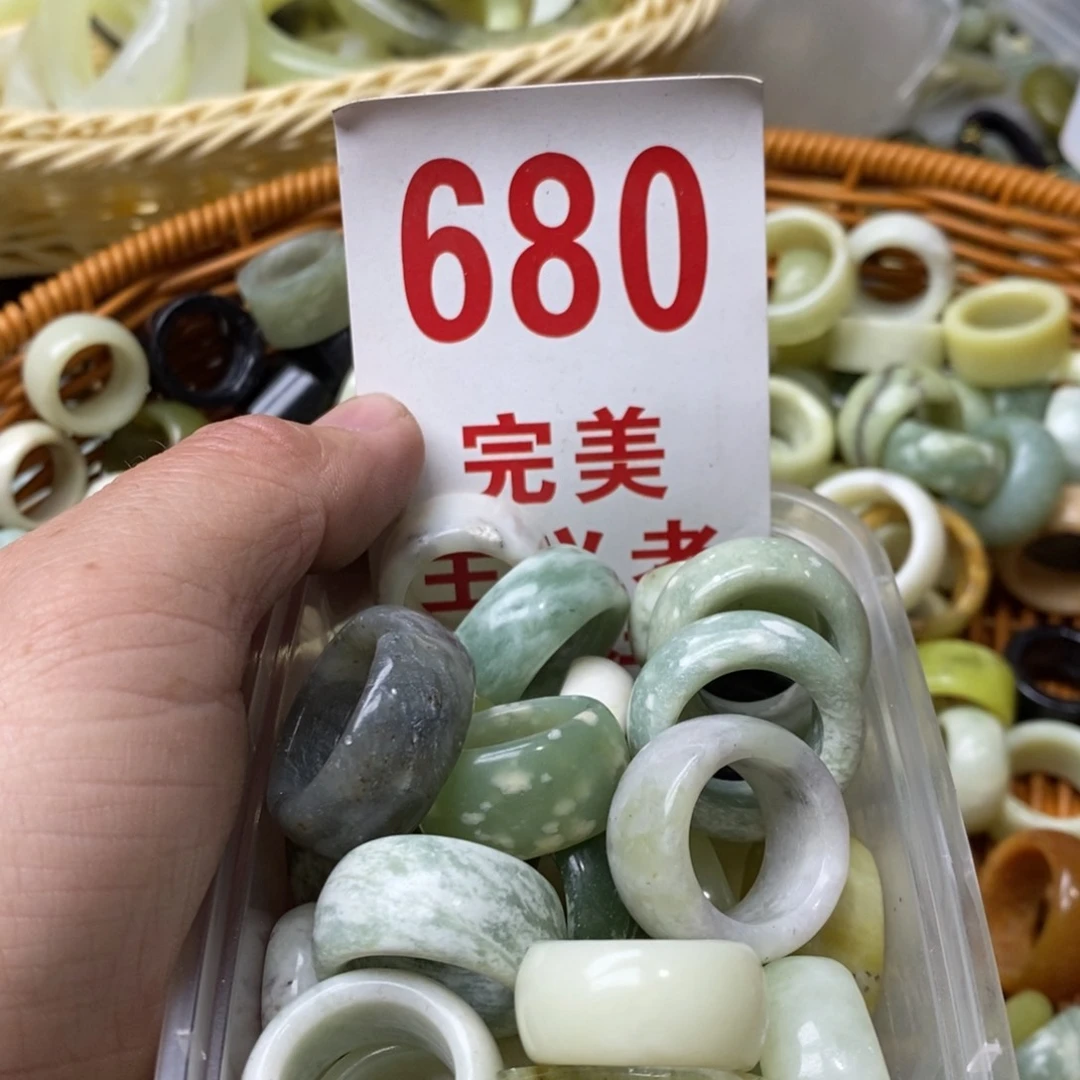 蛇纹石玉挂坠未镶嵌