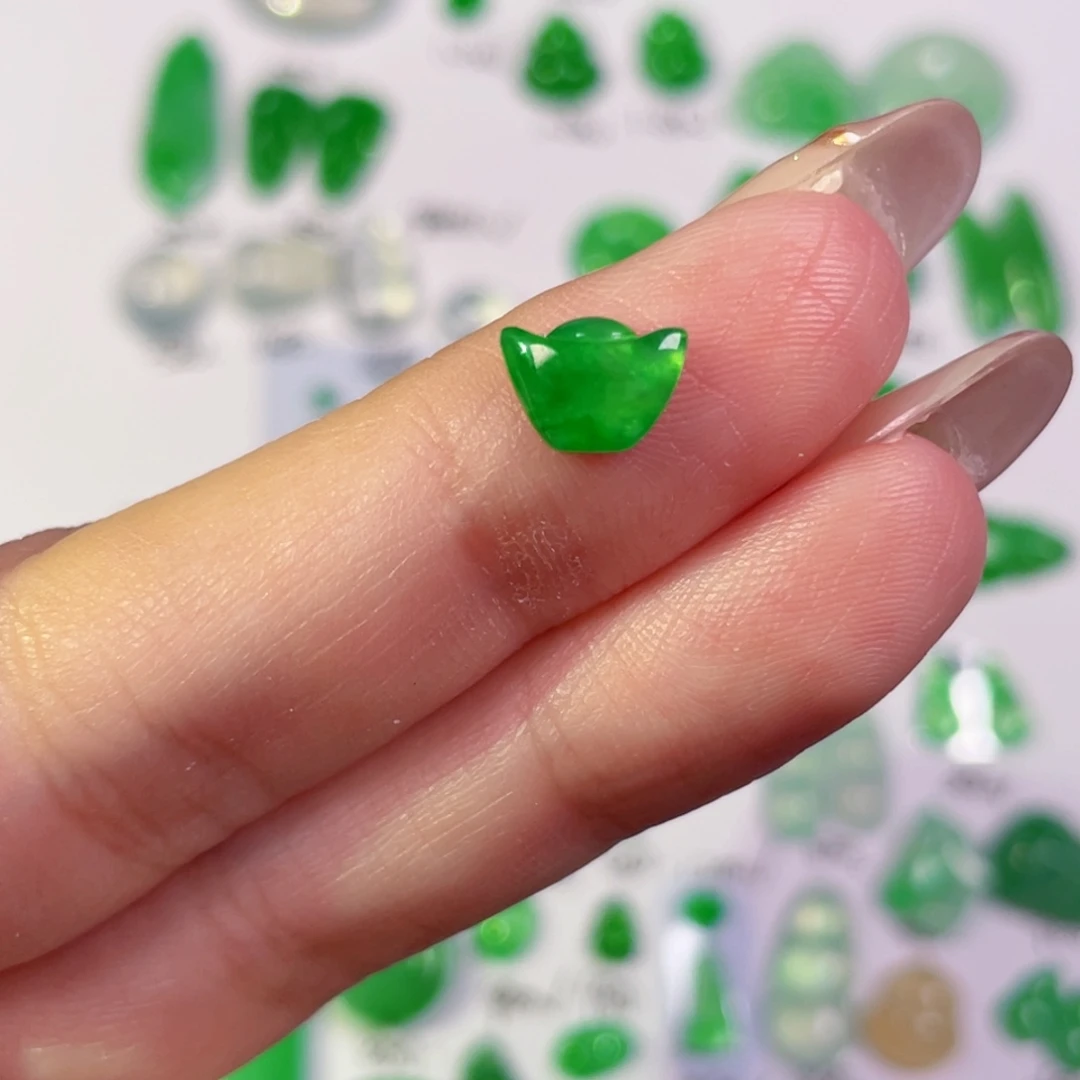 颈饰未镶嵌翡翠裸石