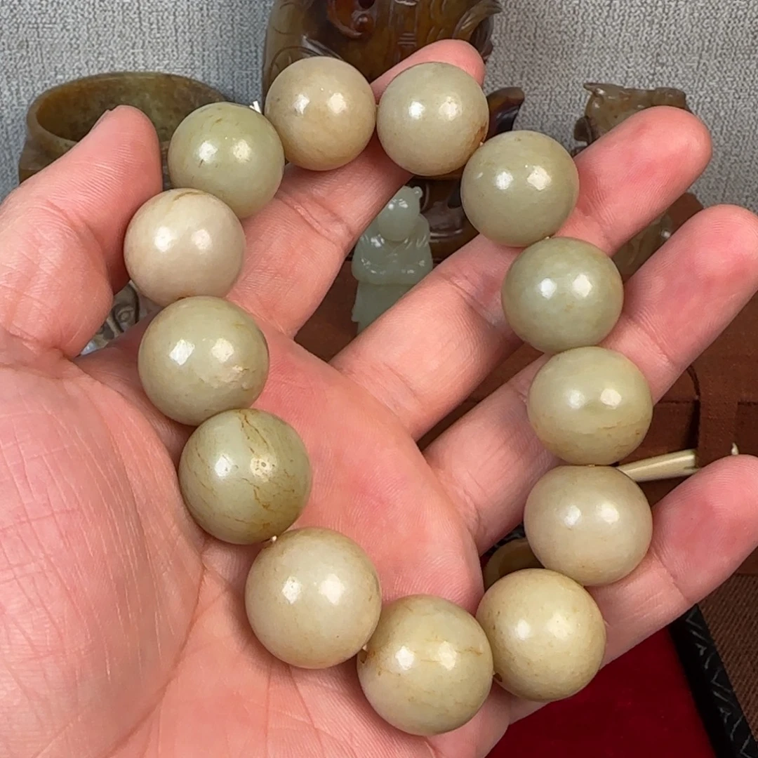路***里非常精美的脖挂件