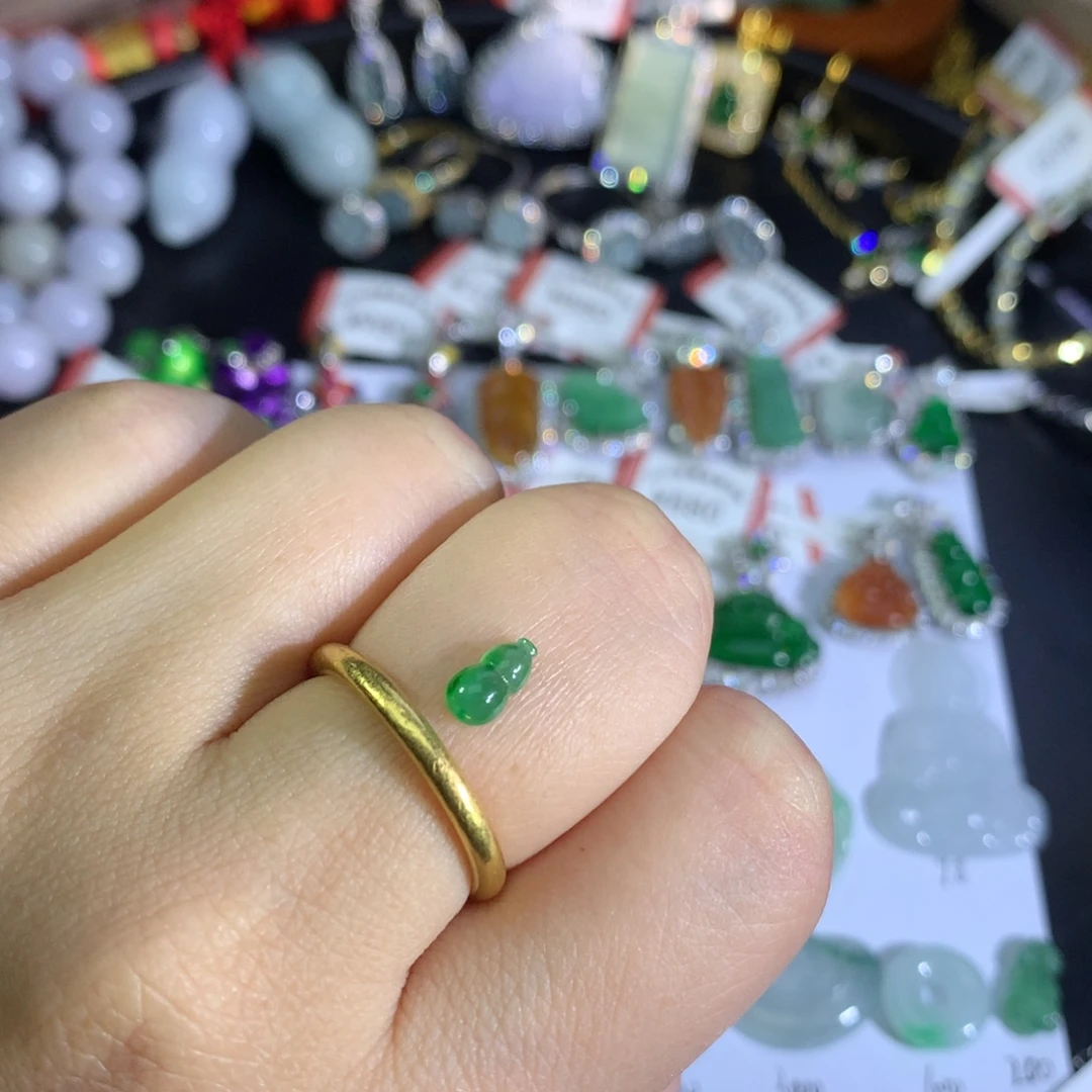 R****颈饰银S925镶嵌翡翠