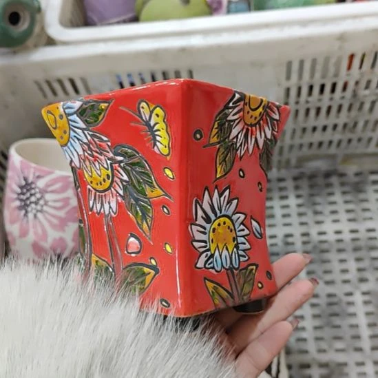 当场凑满15发货，不凑不发，花盆盆口不方不圆有针孔黑点矿点是正常