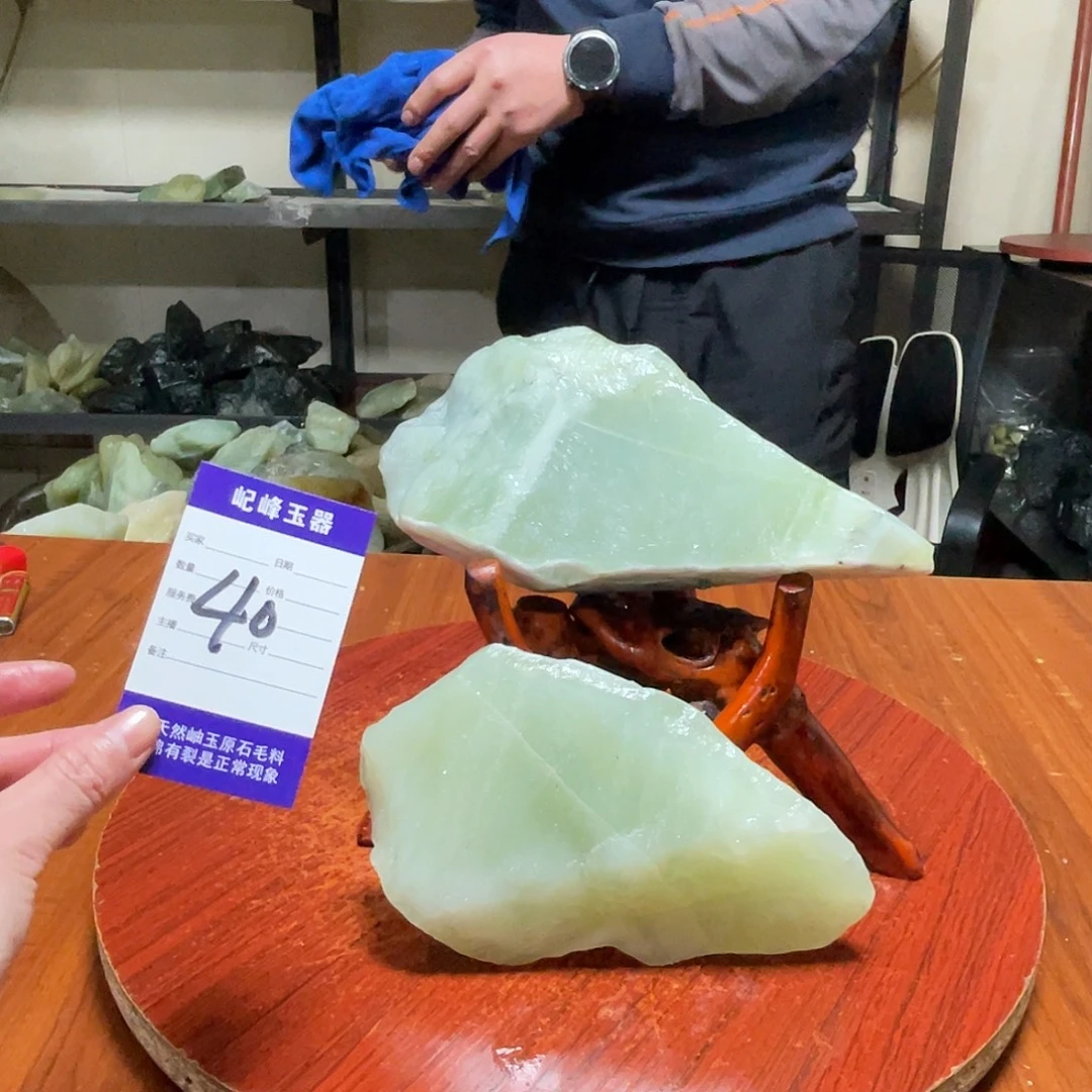 蛇纹石玉未镶嵌原石40有裂痕