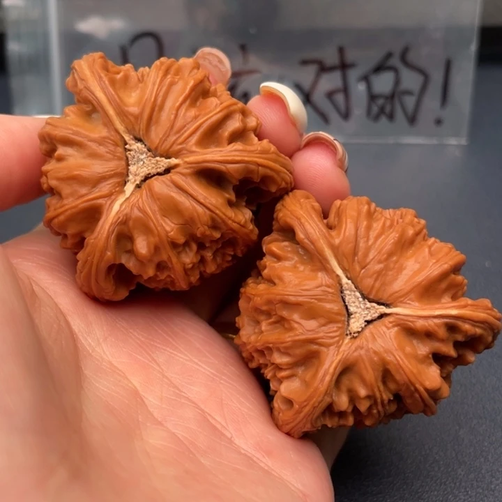 涵***文玩核桃吊坠白狮子