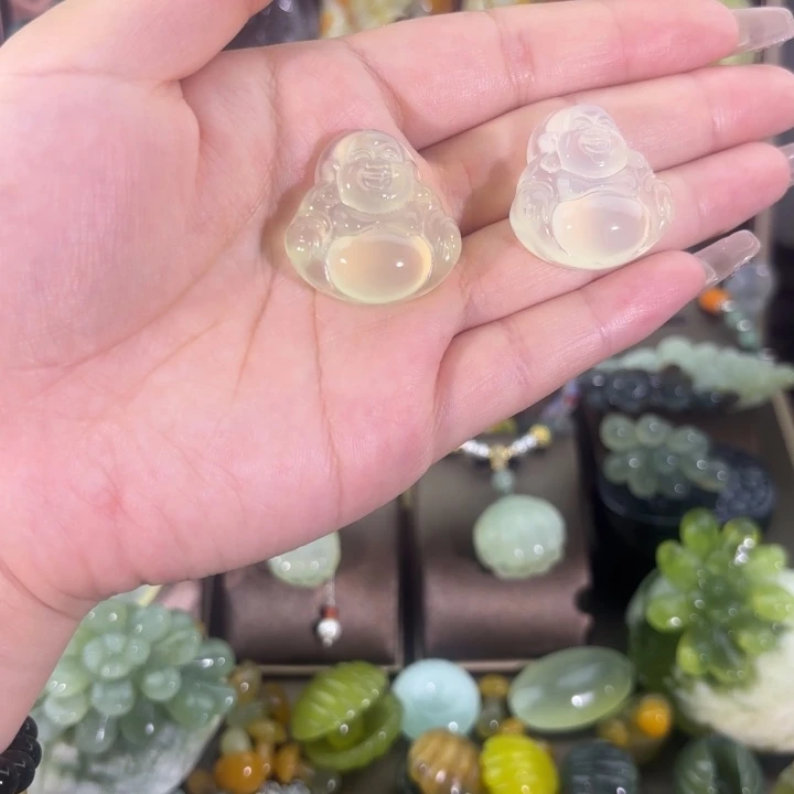 蛇纹石玉未镶嵌颈饰随机发