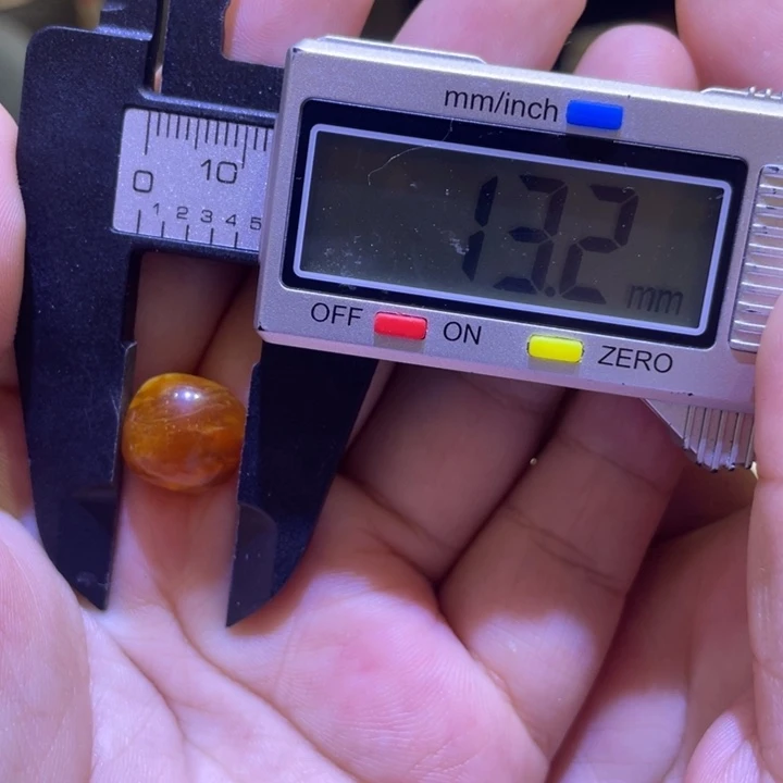 蜜蜡未镶嵌珠宝奇石