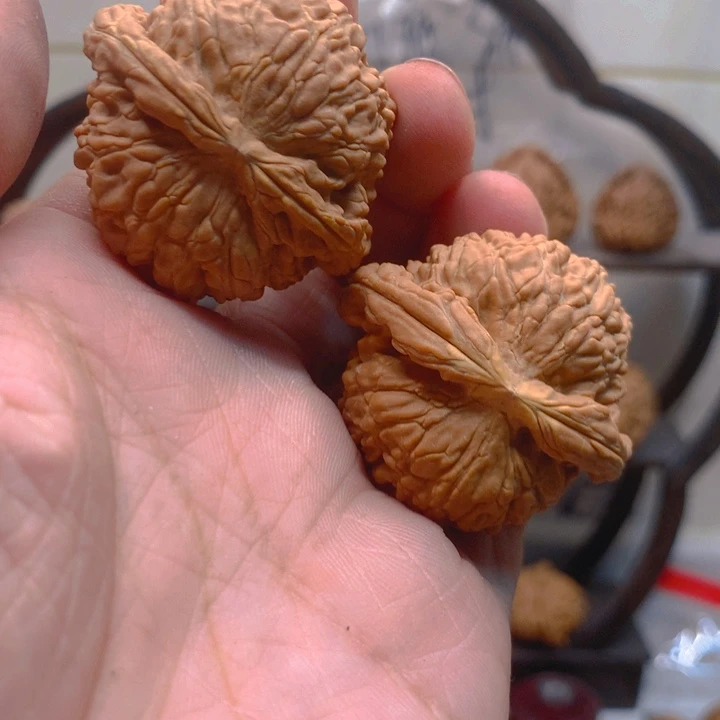 精***）文玩核桃吊坠白狮子饼有黄