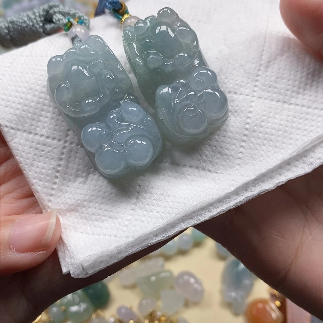 翡翠颈饰未镶嵌闪