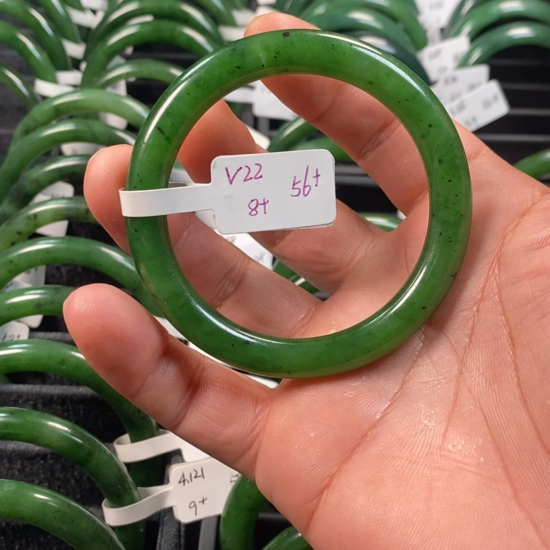 爱***红和田玉（碧玉）未镶嵌手镯