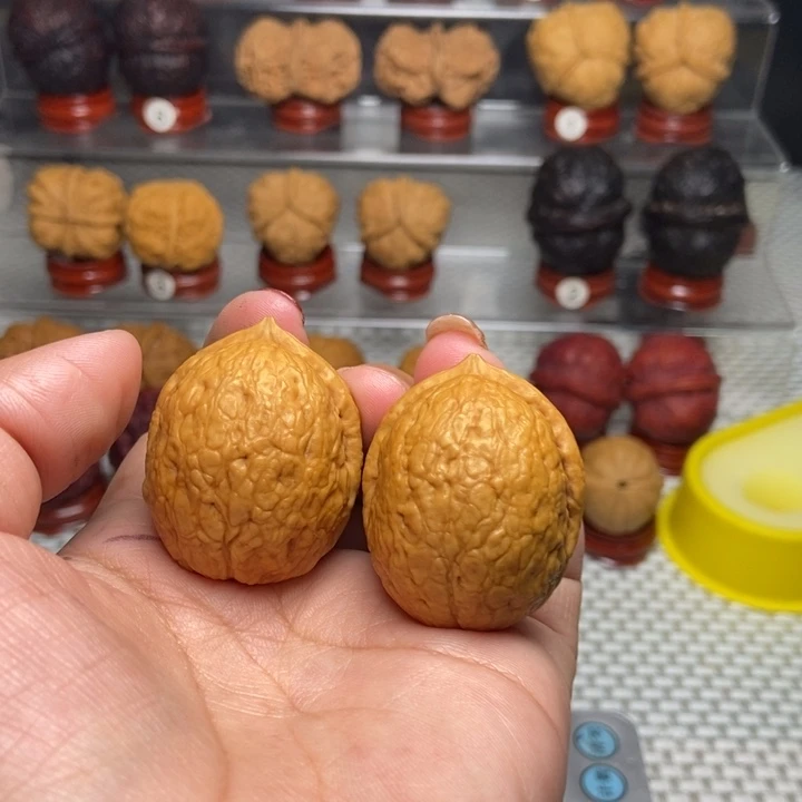 文玩核桃把件忠*管粗筋屁桃99