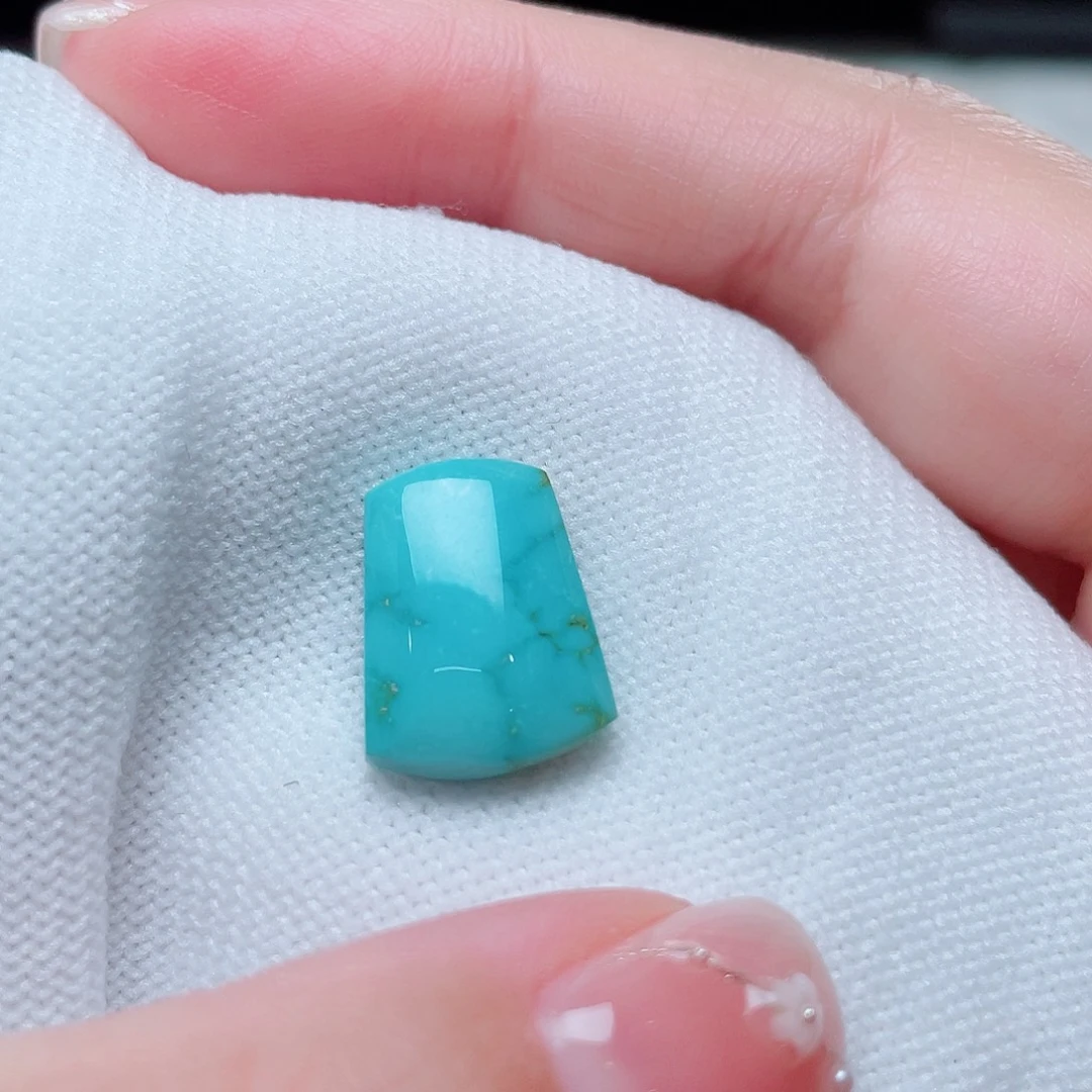 L***胖绿松石未镶嵌珠宝奇石