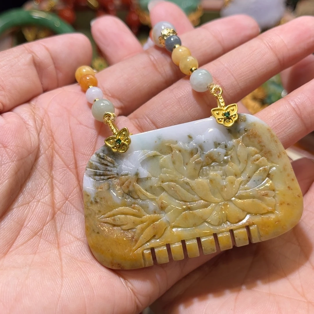 翡翠未镶嵌颈饰待编织