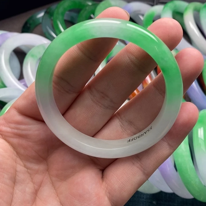 用***7仿水晶非金属高端手镯时尚百搭款式