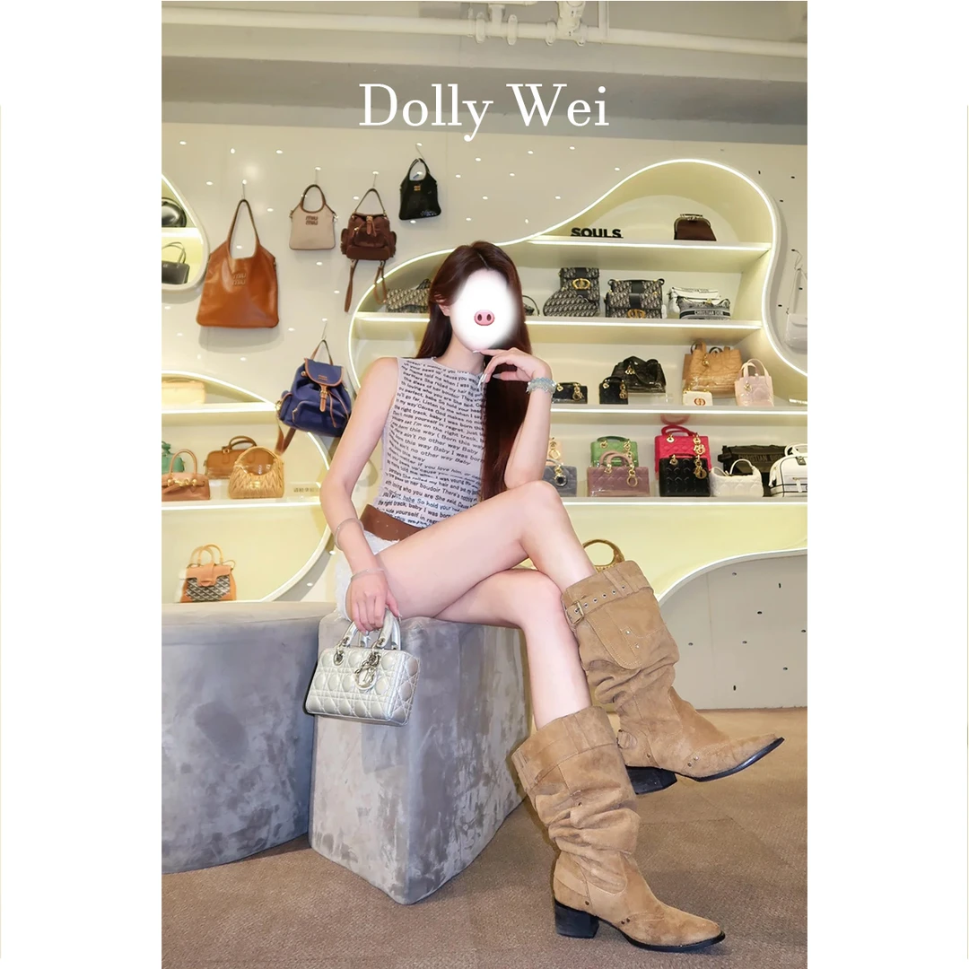 【Dolly Wei】不过膝长靴卡其色绒面尖头靴子女粗跟显瘦褶皱堆堆靴