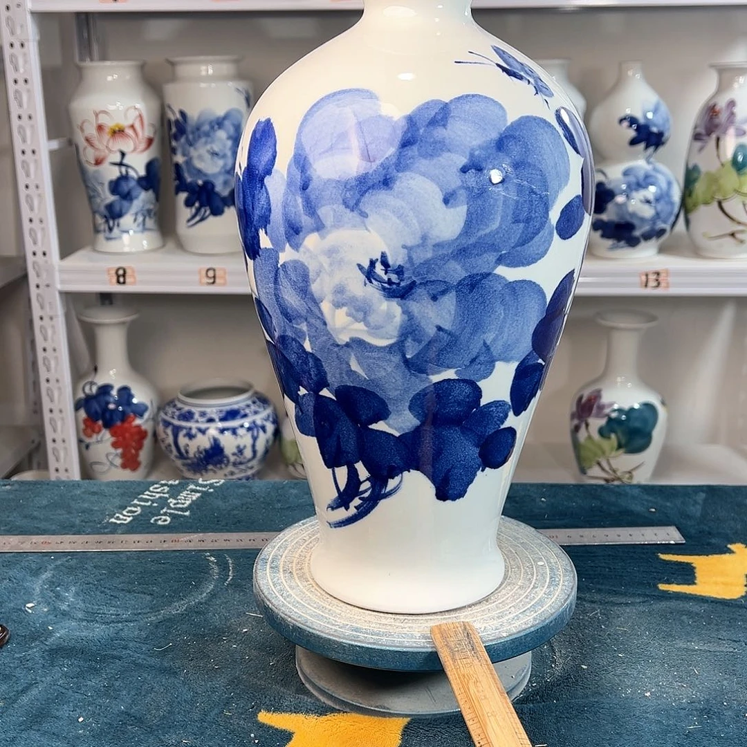 摆件景德镇陶瓷梅青牡