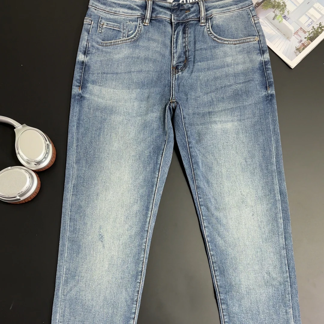 2025春夏新款轻奢男牛仔裤子浅蓝色百搭休闲修身水洗牛仔裤