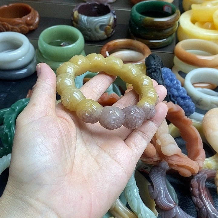 石英质玉手镯未镶嵌