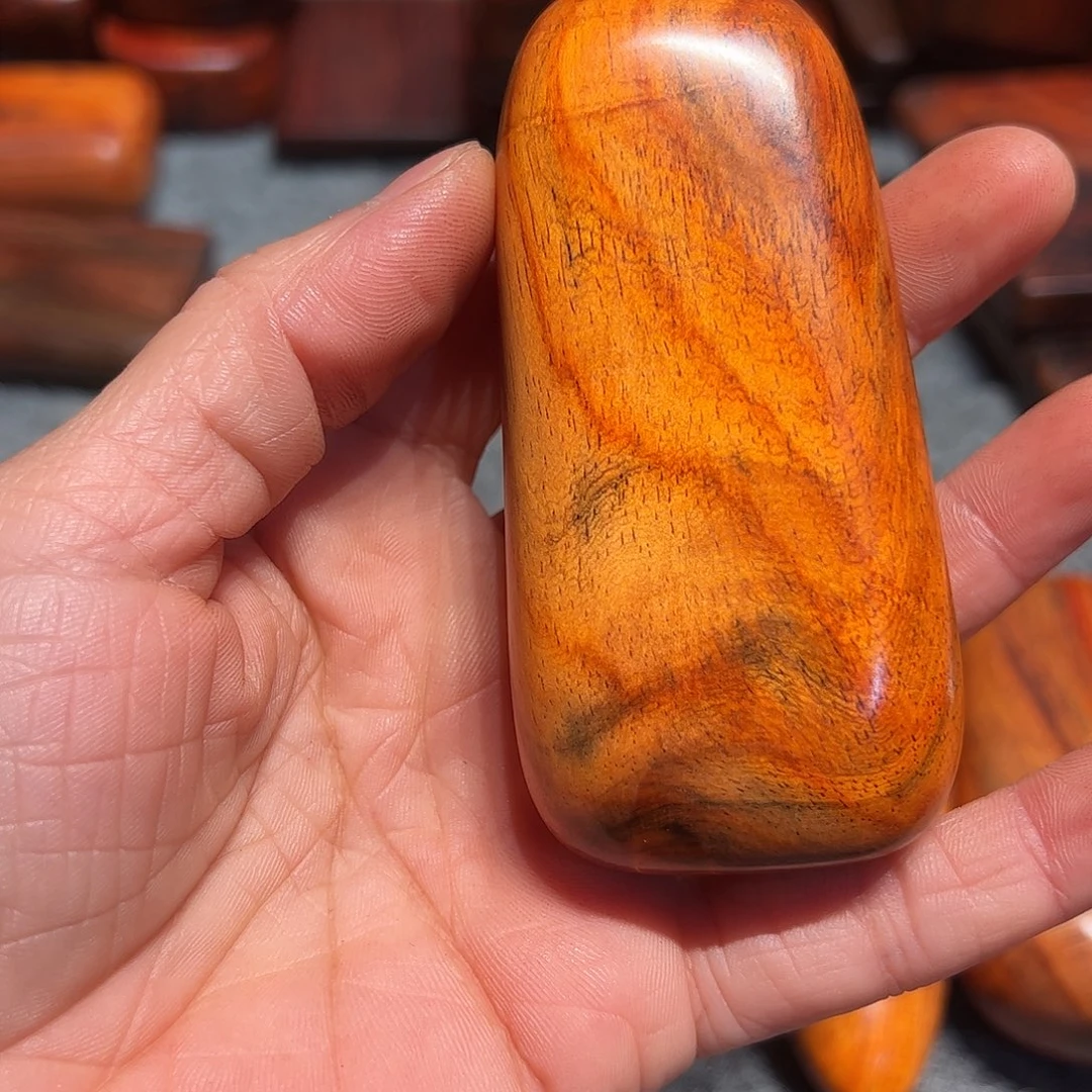 交趾黄檀（大红酸枝）J****Z