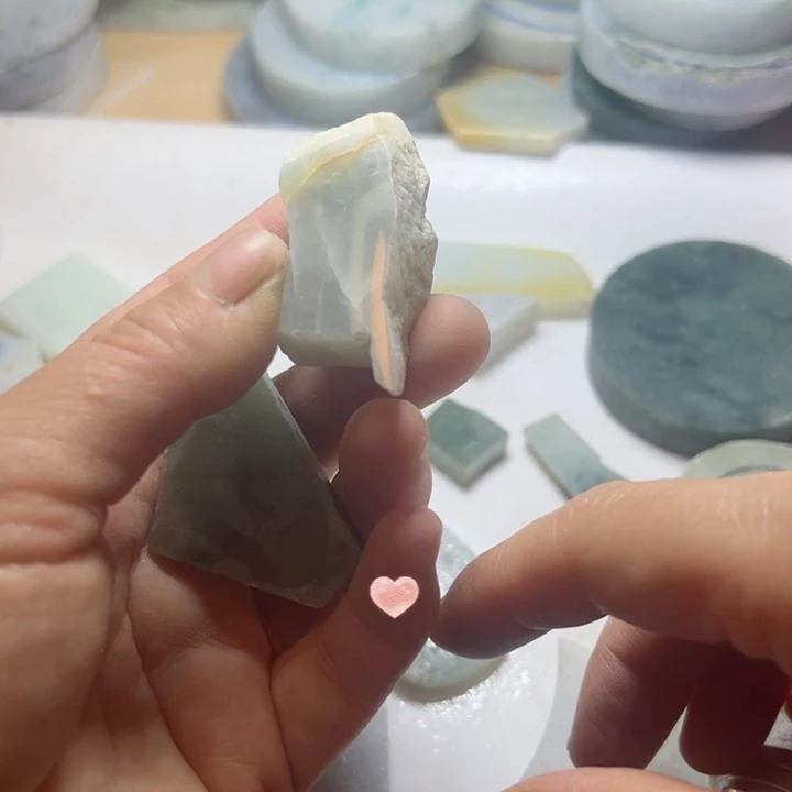 翡翠颈饰未镶嵌飞****技