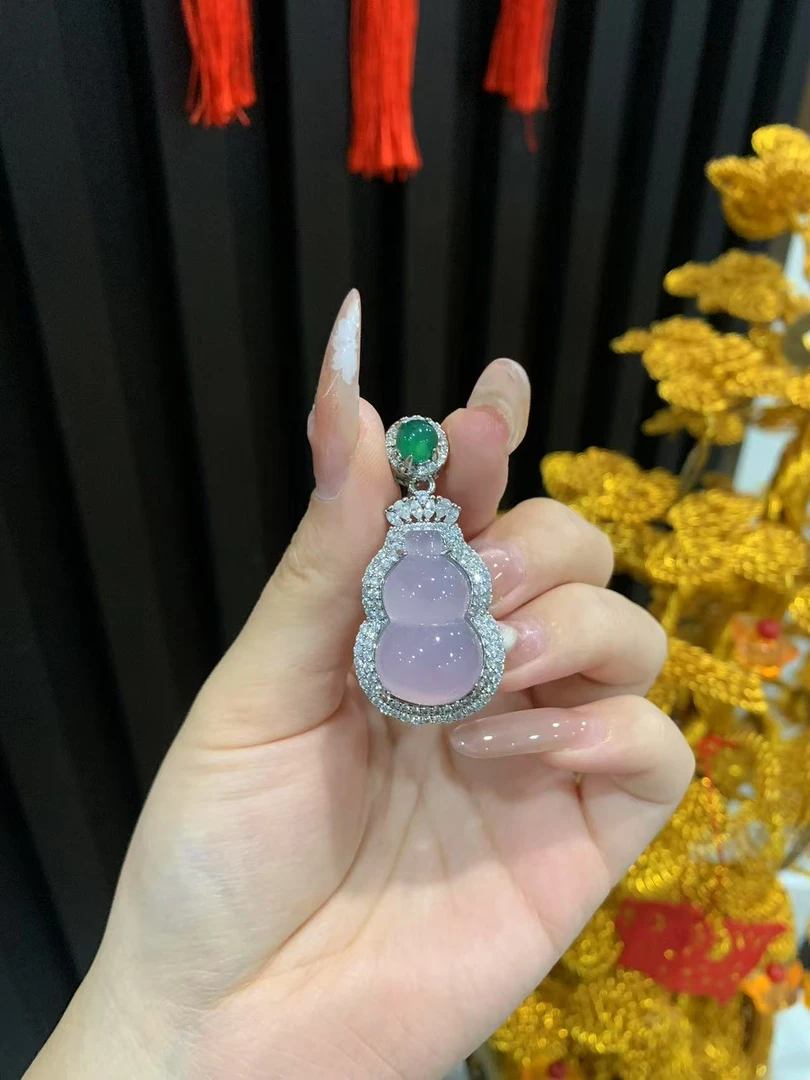 玛瑙玉髓葫芦吊坠