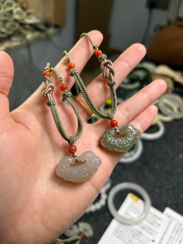 天然和田玉荷花如意锁拍一发一多样性发货编绳女款手工
