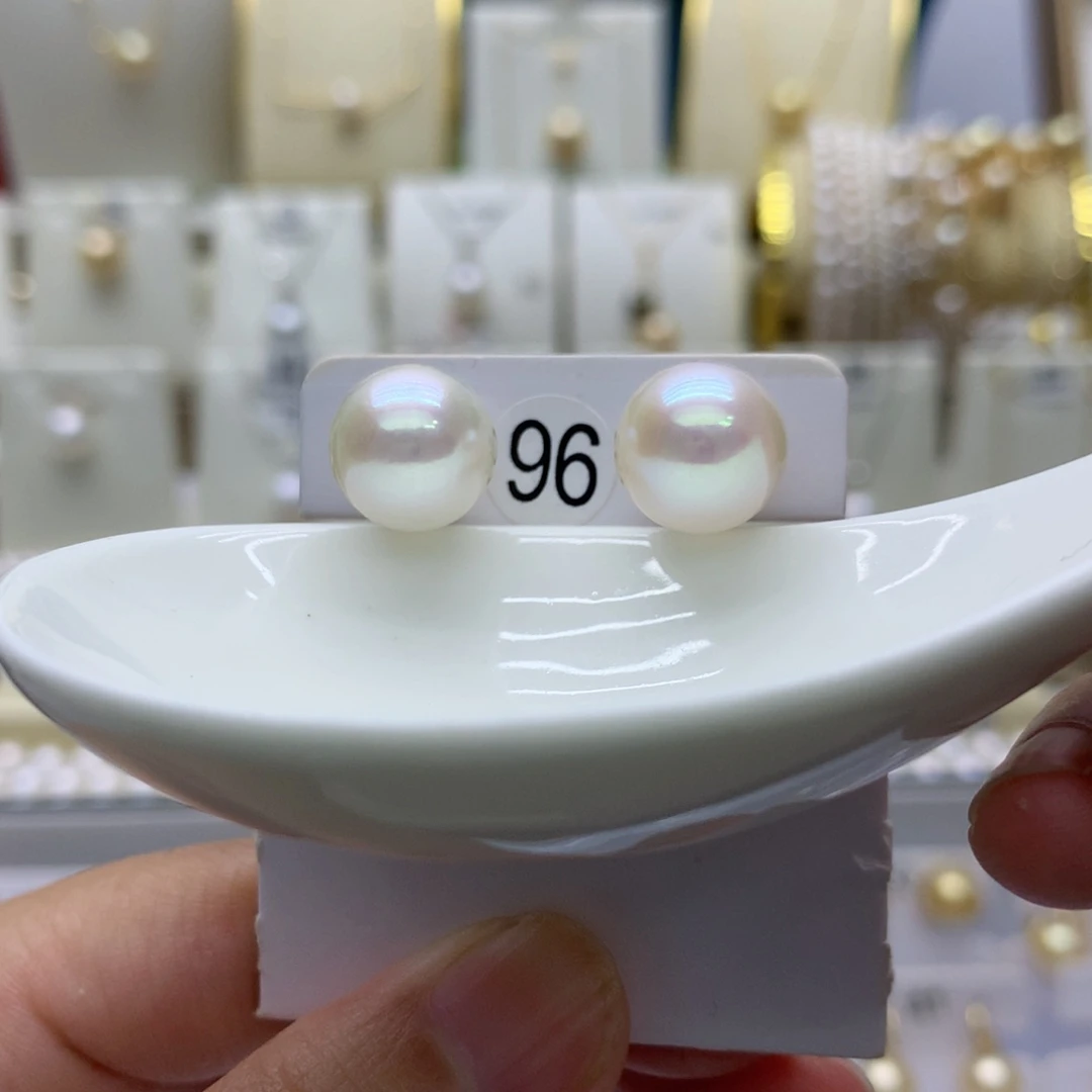 18K金镶嵌淡水珍珠耳饰