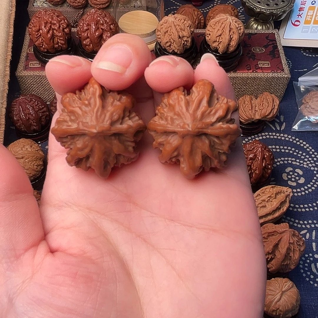 跑***男文玩核桃把件蝴蝶龙脊Z