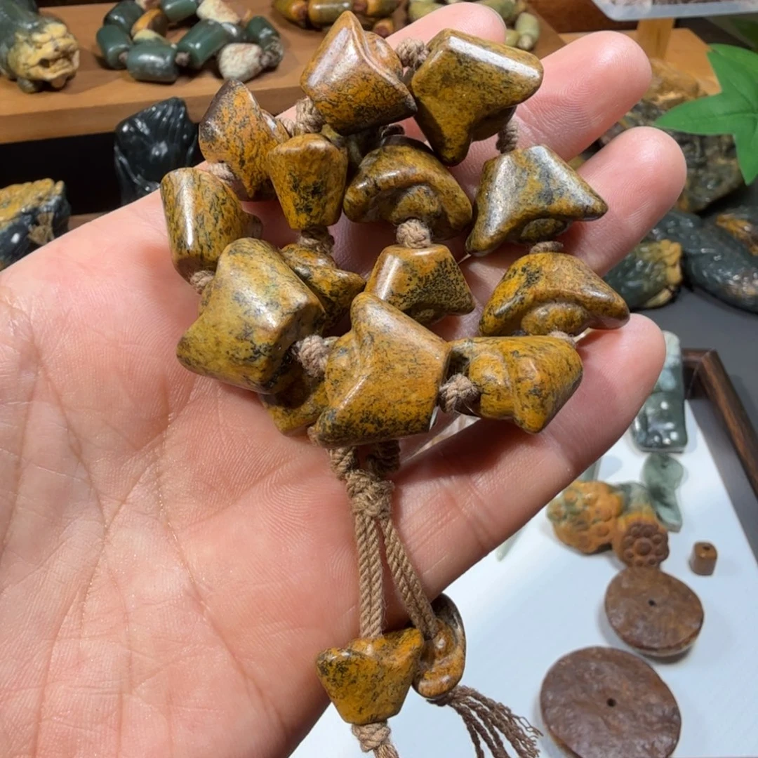 安***在岫岩河磨玉（透闪石质玉）未镶嵌颈饰