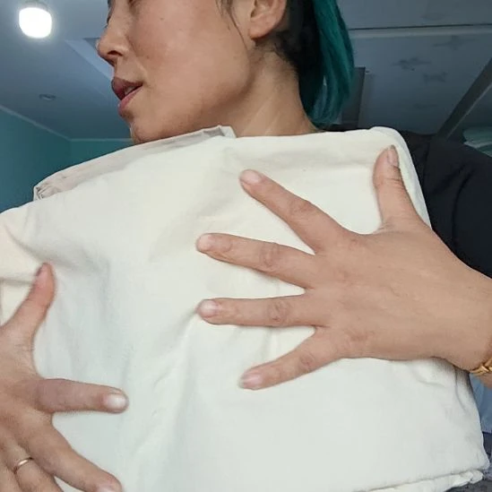 棉花双人搭配的加双人床单，没有枕套。
