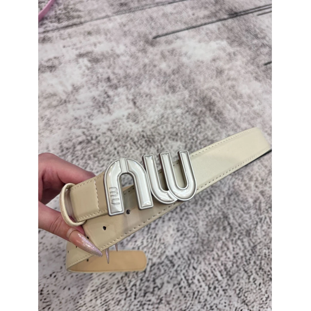 光面时尚字母百搭带扣光身经典平滑扣腰带皮带5022