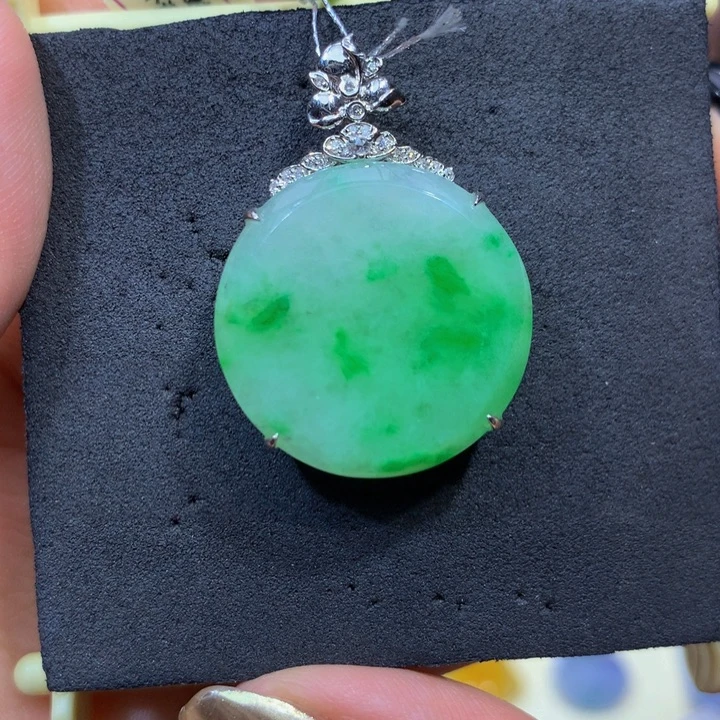 翡翠18K金镶嵌颈饰翡翠