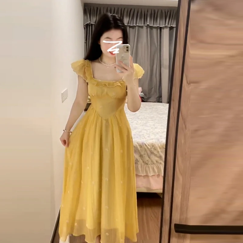 设计感小众黄色小飞袖法式海边度假连衣裙子女夏新款收腰气质长裙