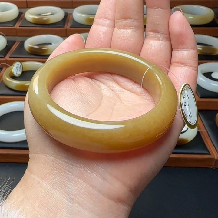 和田玉未镶嵌手镯