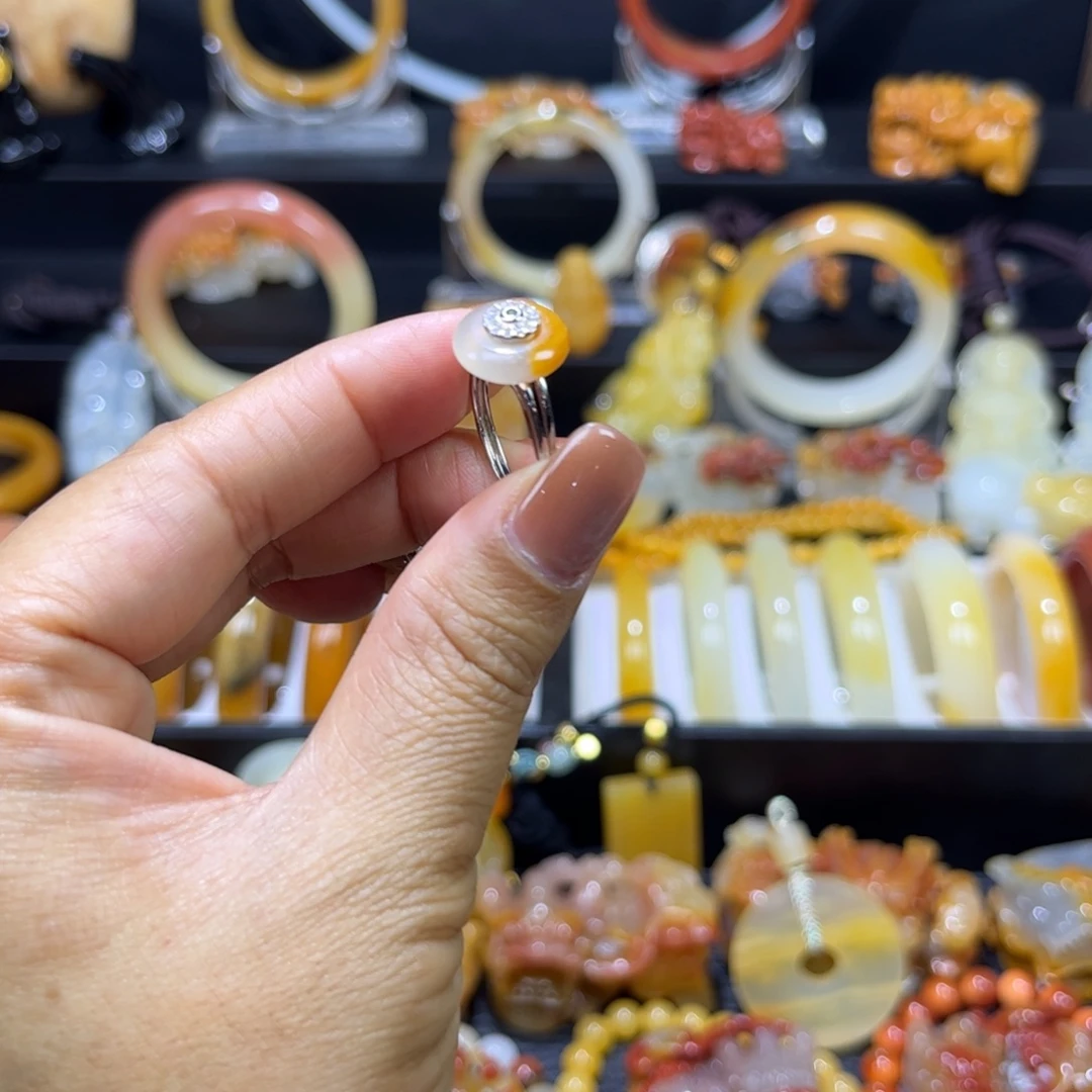 石英质玉（黄龙玉）未镶嵌戒指