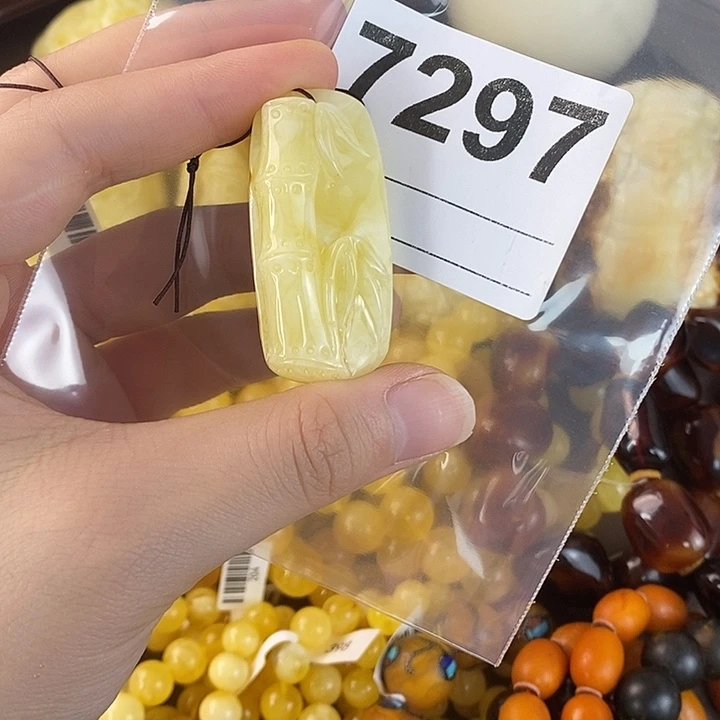蜜蜡未镶嵌珠宝奇石